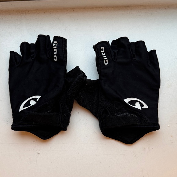 Giro Black Fingerless Cycling Gloves - Picture 1 of 3